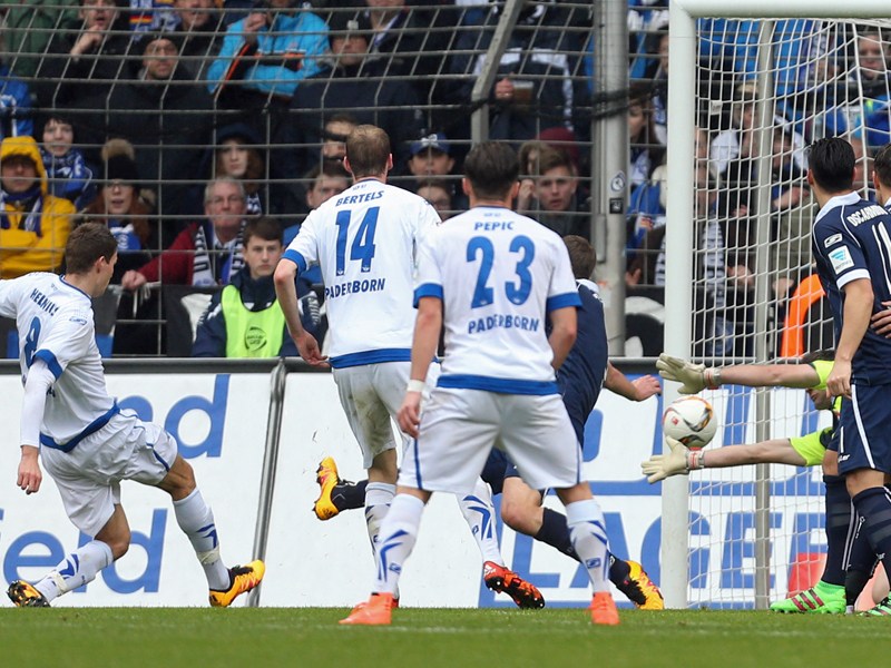 Helenius schießt zum 1:0 des SCP ein