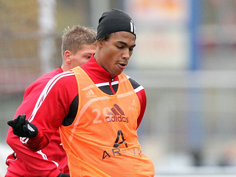 Unerlaubt eingewechselt: Rubin Okotie wurde als vierter Spieler über 23 Jahren gegen Frankfurt aufs Spielfeld geschickt.