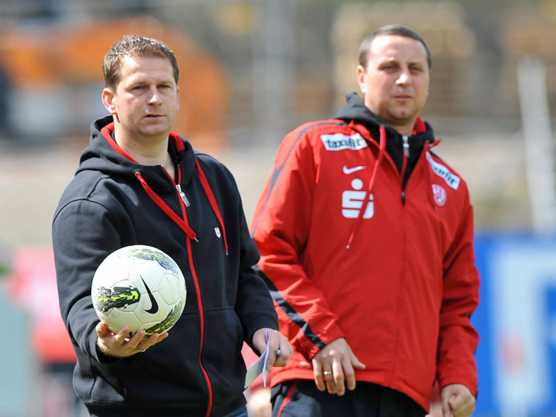 RWE-Duo: Essens Teammanager Damian Jamro (l.) und Trainer Waldemar Wrobel suchen nach Verstärkungen.