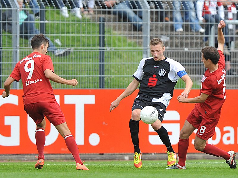Kamil Bednarski (am Ball)