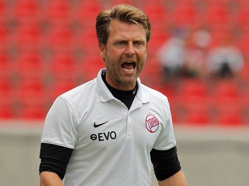 Distanziert sich von den Chaoten: Kickers-Trainer Rico Schmitt.