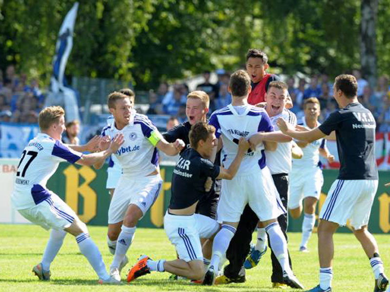 Laut Boss Klusemann dürfen die Spieler des VfR Neumünster auch in der nächsten Saison Regionalligatore bejubeln.
