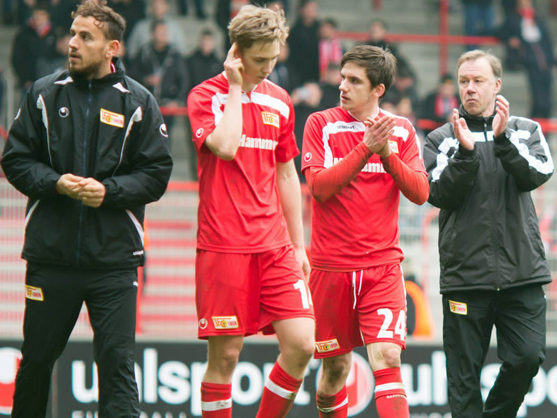 Wird ab der nächsten Saison nicht mehr mit der U 23 von Union Berlin in der Regionalliga sein: Trainer Robert Jaspert (re.)