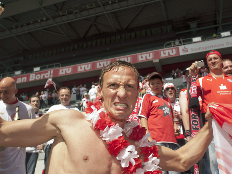 2009 feiert Ahmet Cebe mit Fortuna Düsseldorf ausgelassen den Aufstieg in die 2. Liga. Nun kehrt er zurück.