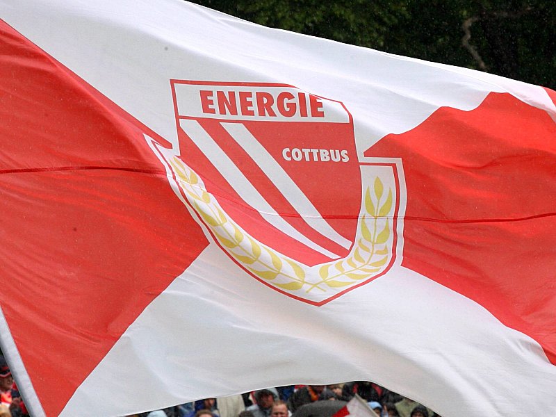 Fahne mit dem Wappen des FC Energie Cottbus