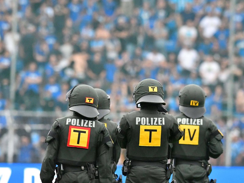Beim abgebrochenen Rückspiel gegen Uerdingen musste in Mannheim die Polizei eingreifen.