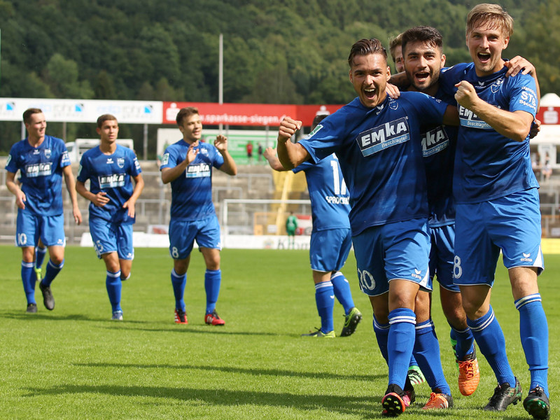 Ein eher seltenes Bild in dieser Saison: Sprockhövels Spieler bejubeln einen Treffer.