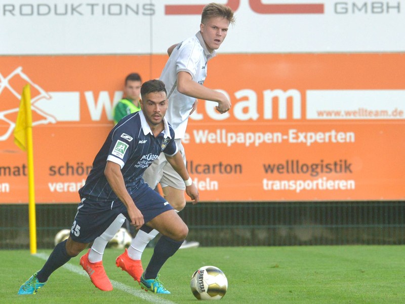 Zukünftig Mannschaftskollegen: Noch-Wiedenbrücker Latkowski (l.) und Rödinghausens Bülter.