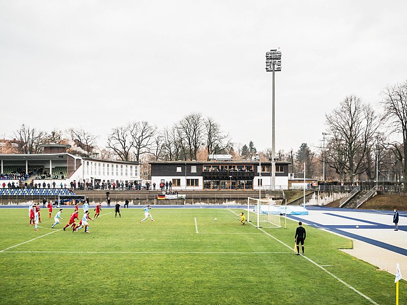 Das Stadion Lichterfelde: Ob der Spielbetrieb von Viktoria fortgeführt werden kann, ist derzeit noch offen.