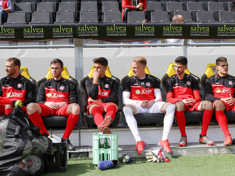 Dürfen sich ab Sommer nach dem dritten Wechsel weiter bereithalten: Rot-Weiß Essens Reservisten beim vergangenen Auswärtsspiel in Aachen.