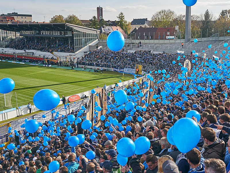 Der Star sind die Fans: 1860 durfte auch gegen Bayreuth wieder viele Zuschauer begrüßen.