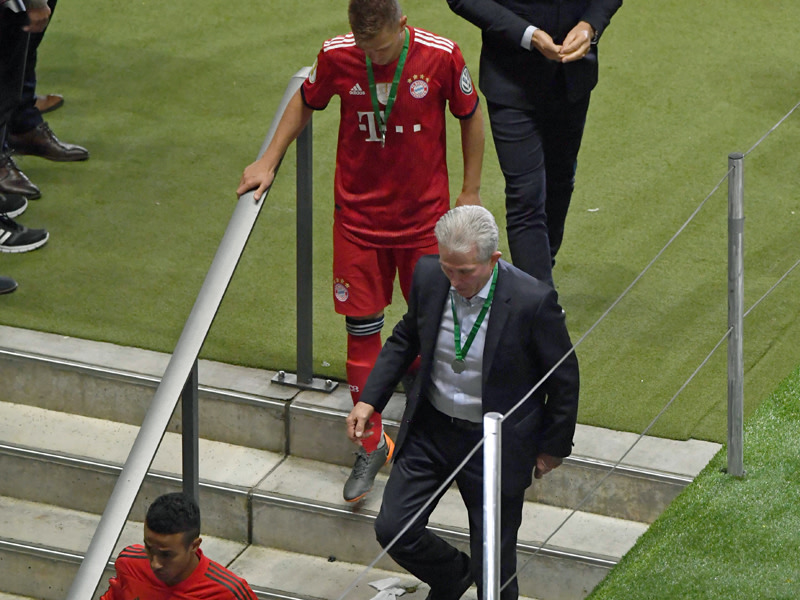 Schnell weg: Kimmich, Heynckes und Co. nach Übergabe der Silbermedaillen.