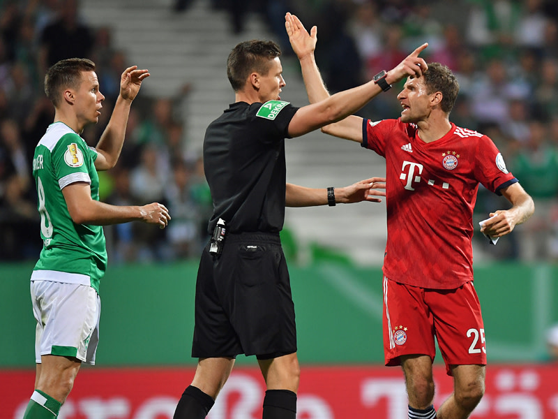 Geriet bei seiner Auswechslung mit Bremens Niklas Moisander aneinander: Thomas Müller.