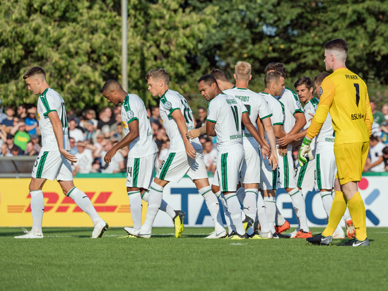 Kein seltenes Bild in Bremen: Die Profis von Borussia Mönchengladbach beim Torjubel.