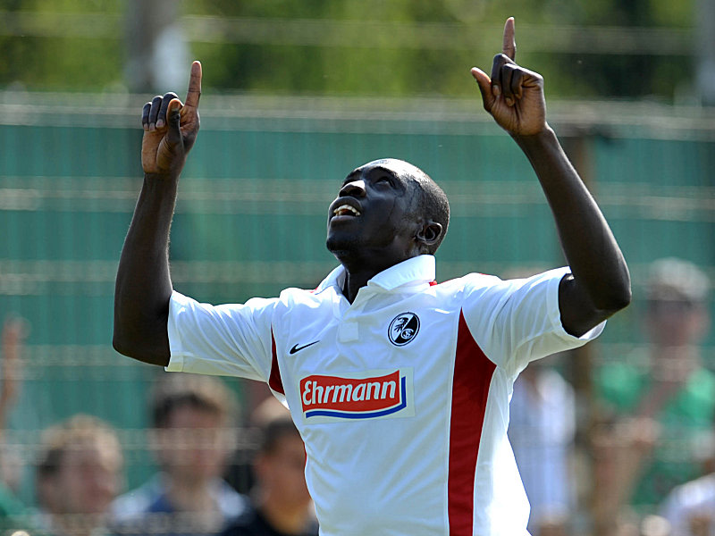 Er löste im DFB-Pokal für den SC das Ticket für die nächste Runde: Freiburgs sengegalesischer Angreifer Papiss Demba Cissé.