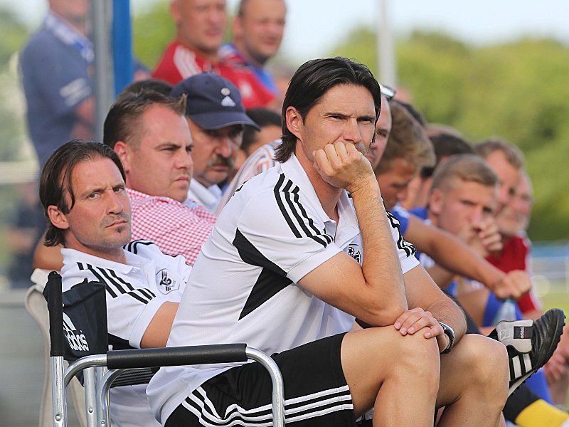 Solche Spiele kosten Nerven: Thomas Brdaric auf der Neustrelitzer Bank.