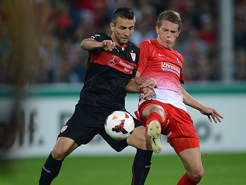 Goalgetter: Stuttgarts Ibisevic im Duell mit Ginter (re.).