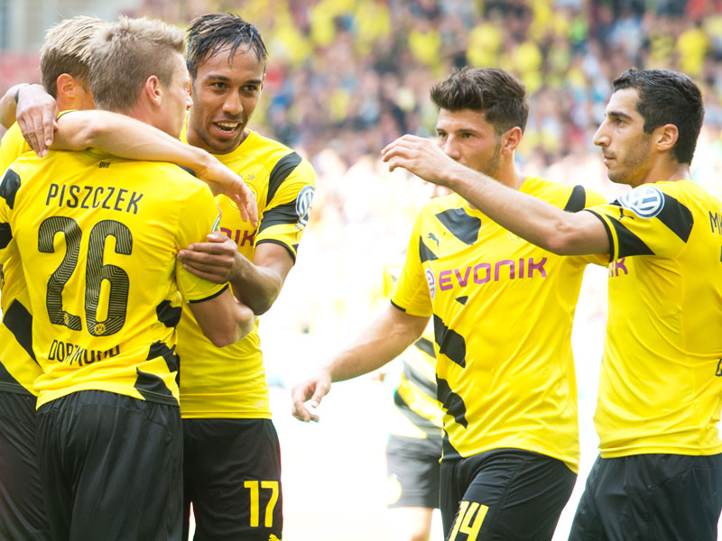 Danke für die Vorlage: Henrikh Mkhitaryan (re.) jubelt nach seinem Treffer zum 1:0 mit Passgeber Lukasz Piszczek (li.).