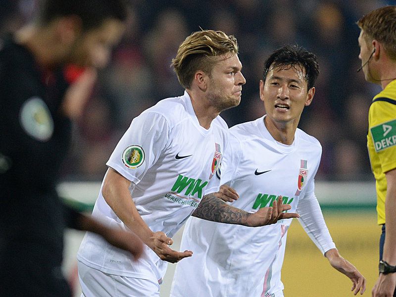 Torjäger unter sich: Alexander Esswein und Dong-Won Ji (re.).
