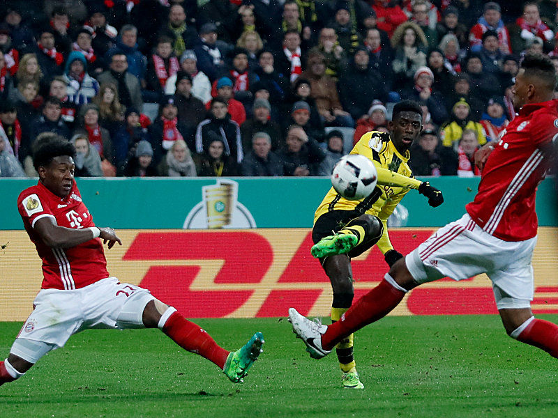 Die Entscheidung: Ousmane Dembelé (2.v.r.) schießt zum 3:2 ein.