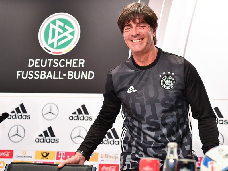 Präsentierte sich bei der Pressekonferenz am Samstag ausgeglichen und souverän: Joachim Löw.