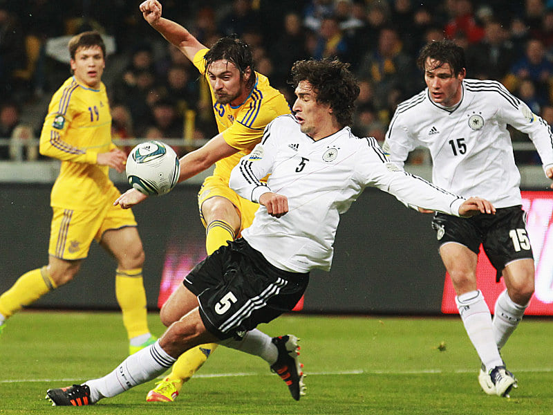 Milevskiy zieht ab, Hummels und Träsch haben alle Hände voll zu tun.