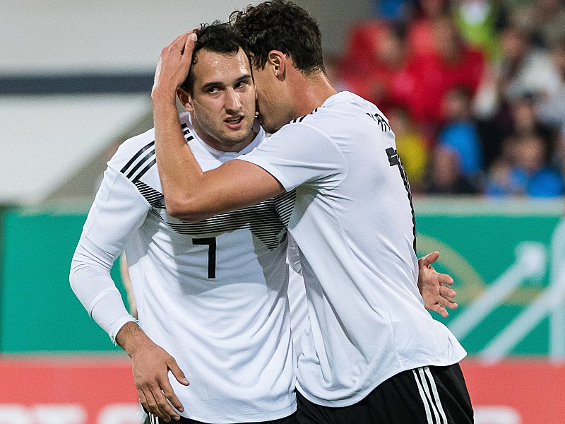 Markierte den zweiten deutschen Treffer: Levin Öztunali (li.).