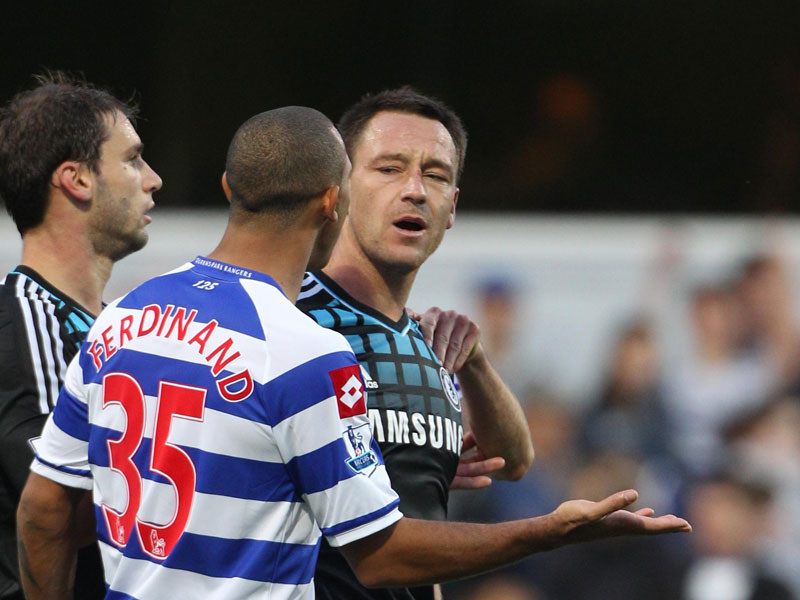 John Terry (r.) im Rede-Duell mit Anton Ferdinand