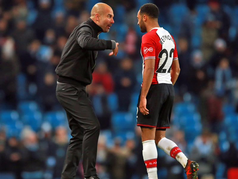 Gesprächsbedarf: Pep Guardiola (li.) nahm sich Nathan Redmond nach Abpfiff zur Brust.