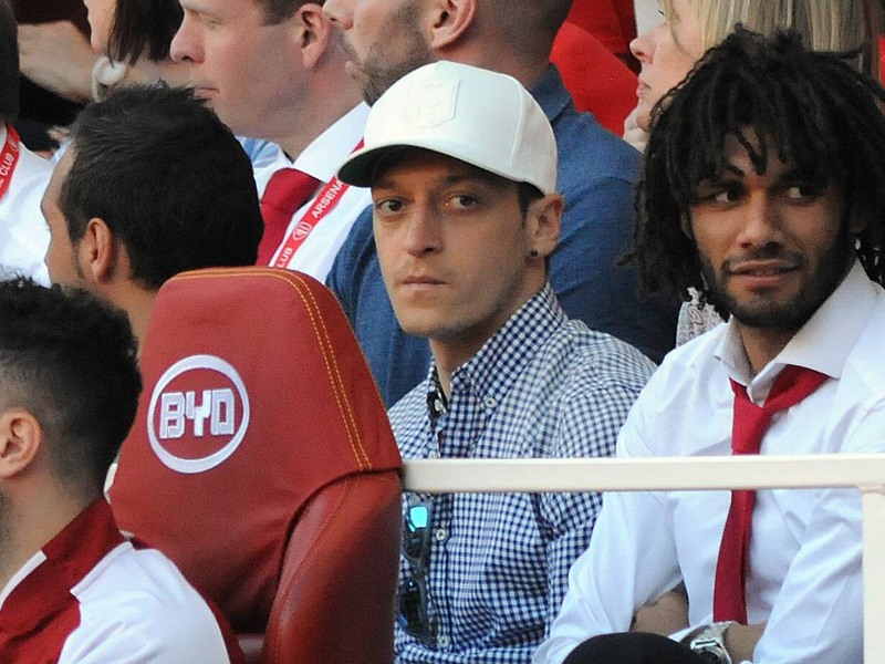 Mesut Özil als Zuschauer bei Arsenals 5:0-Sieg gegen Burnley