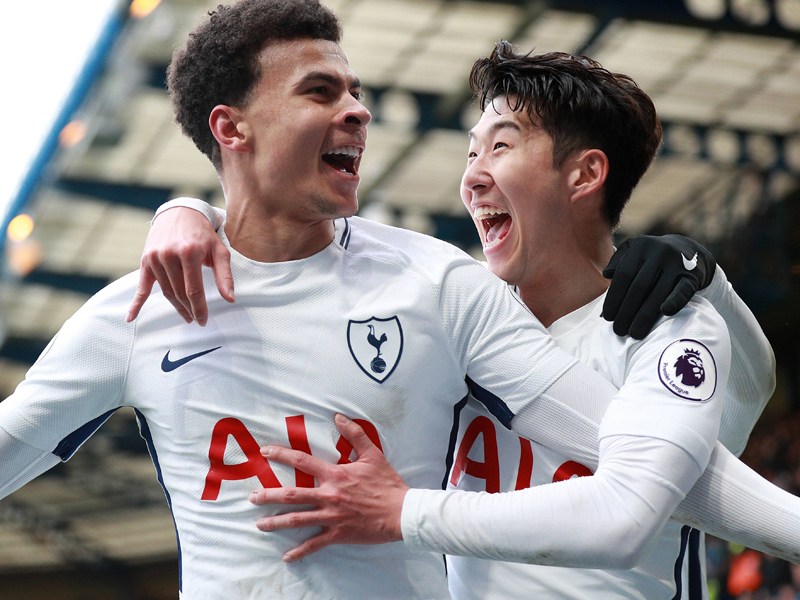 Dele Alli jubelt mit Heung-Min Son
