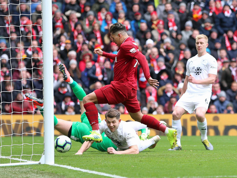 Eins von drei kuriosen Toren: Roberto Firmino.