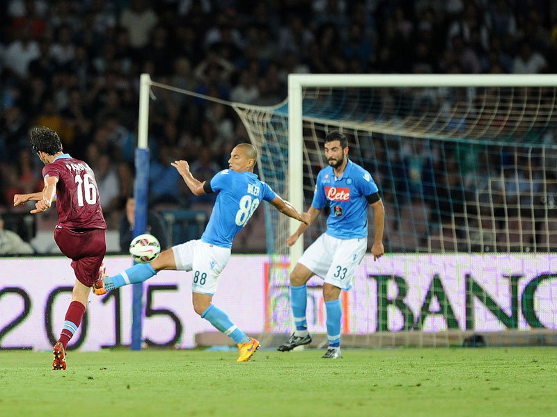 Ein Schuss, der Napoli ins Mark traf: Marco Parolo zieht ab, Lazio führt 1:0.