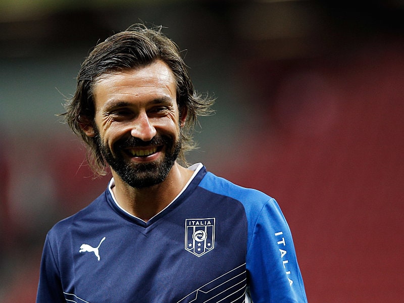 Seltener Gesichtsausdruck: Andrea Pirlo verlässt die Fußballbühne - mit einem Lächeln.