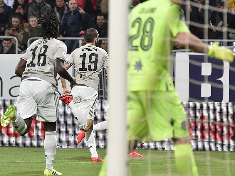 Turiner Torjubel: Moise Kean und Leonardo Bonucci haben die Punkte aus Cagliari entführt.