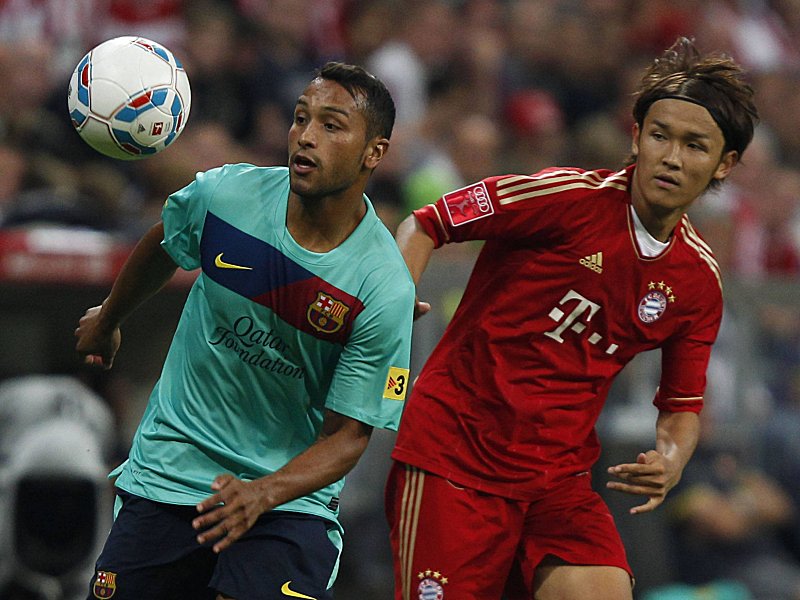 Gegen die Bayern noch dabei: Jeffren, hier gegen Takashi Usami, hat sich inzwischen Sporting Lissabon angeschlossen.
