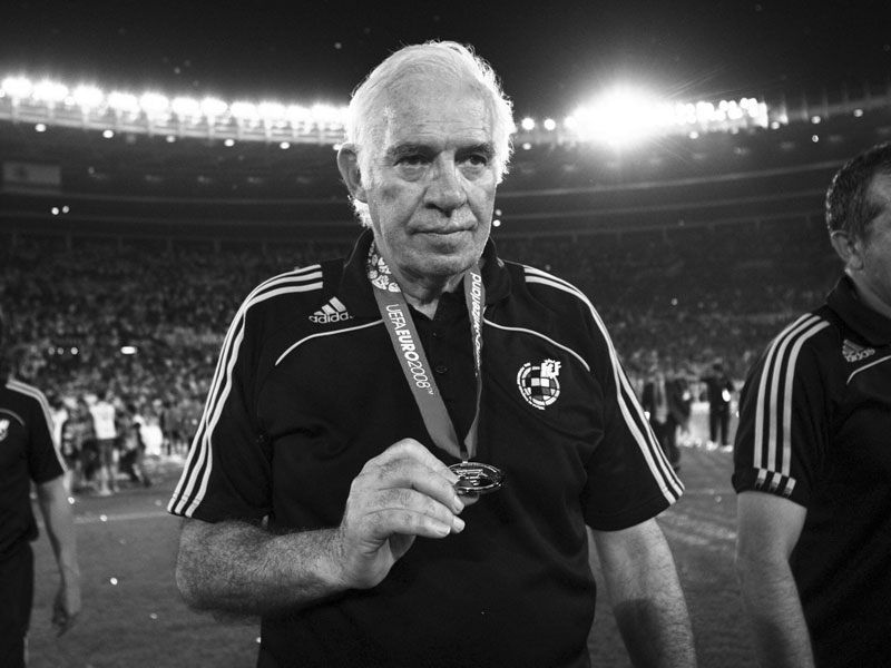 Sein größter Triumph war der Gewinn der Europameisterschaft 2008. Luis Aragonés ist im Alter von 75 Jahren verstorben.