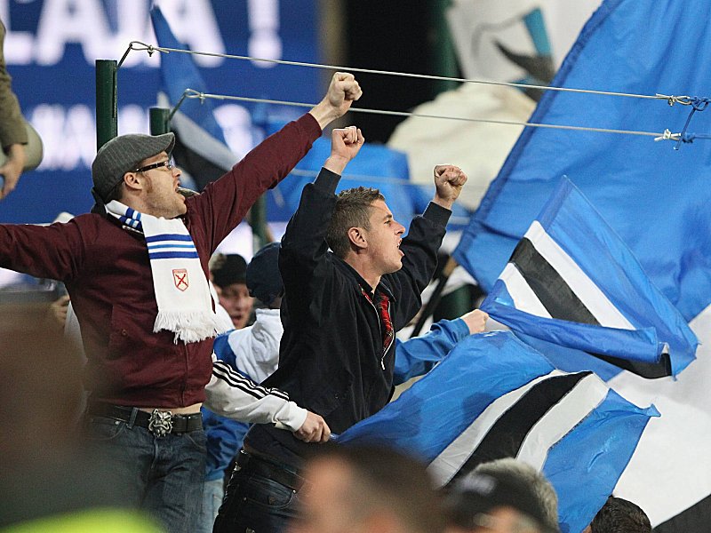 Wieder mächtig stolz auf ihre AJ: Fußballfans am Dienstagabend in Auxerre.