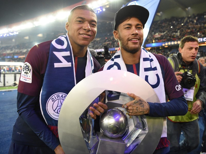 Millionenschwere Offensive: Kylian Mbappé und Neymar spielen seit Sommer 2017 bei Paris St. Germain.