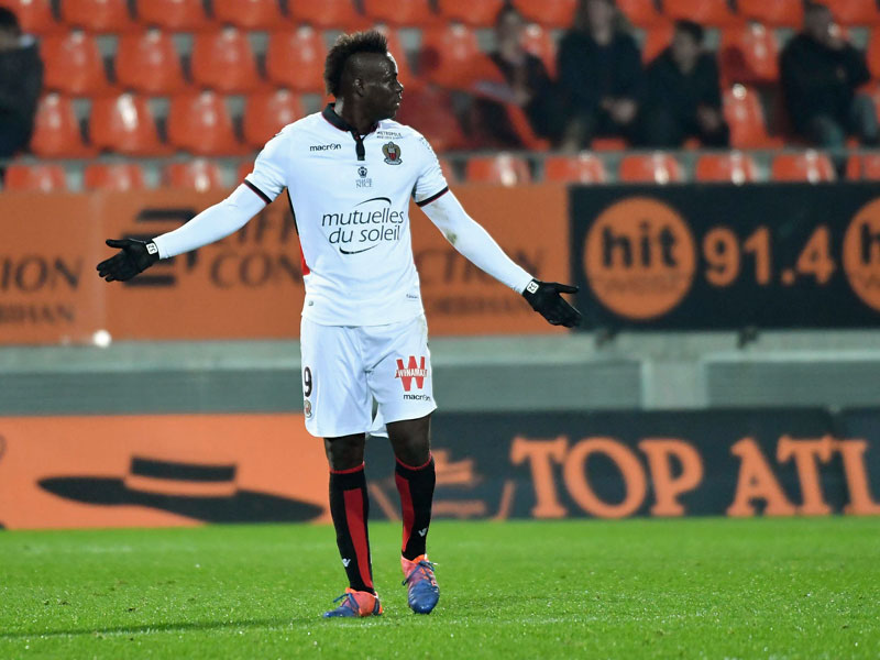 Was soll das? Nizzas Mario Balotelli wurde gegen Bastia mit Affenlauten diffamiert.