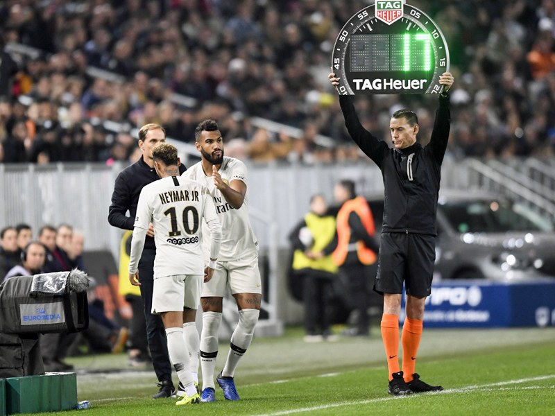 Neymar Muss Runter Areola Patzt Psg Lasst Erstmals Federn Kicker