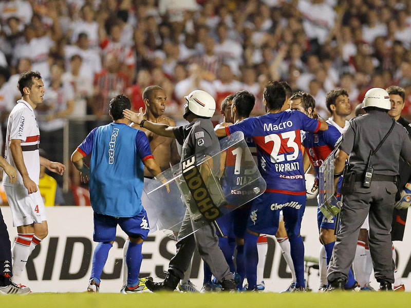 Feuer unterm Dach: Im Finalrückspiel der Copa Sudamericana ging's hoch her.