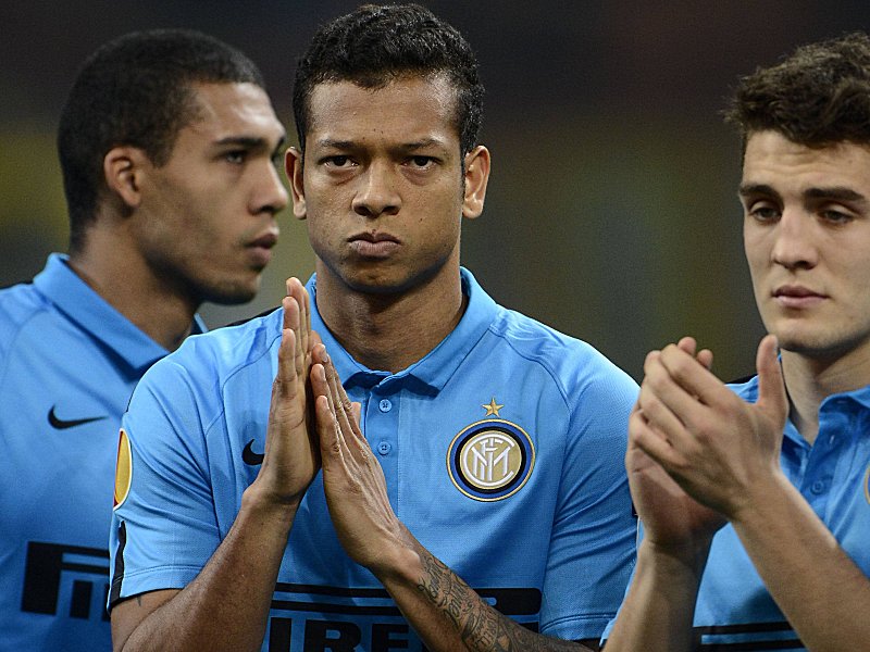 Sinnbildlich: Nach der UEFA-Strafe herrscht bei Inter, hier Fredy Guarin und Mateo Kovacic (re.), wohl miese Stimmung.