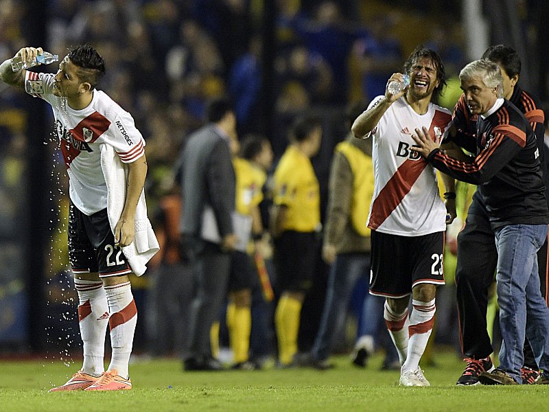 Pfefferspray Auf Gastespieler Eklat Bei Boca Vs River Internationaler Fussball Kicker