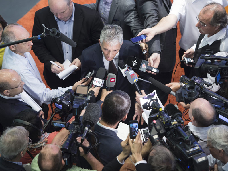 Im Zentrum des Interesses: Bundesanwalt Michael Lauber bei der Pressekonferenz in Bern.