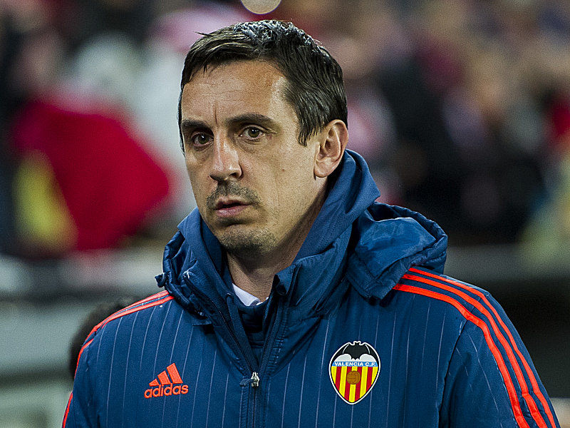 Valencia Entlasst Neville Internationaler Fussball Kicker