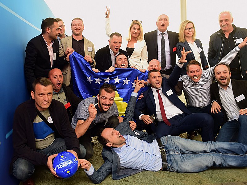 Kongress in Budapest: Die Freude der kosovarischen Delegation war riesengroß.