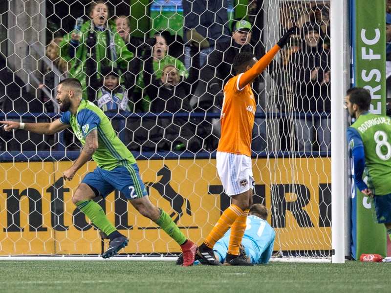 Die Nummer zwei hat wieder zugeschlagen: Clint Dempsey bejubelt sein 2:0 gegen Houston.