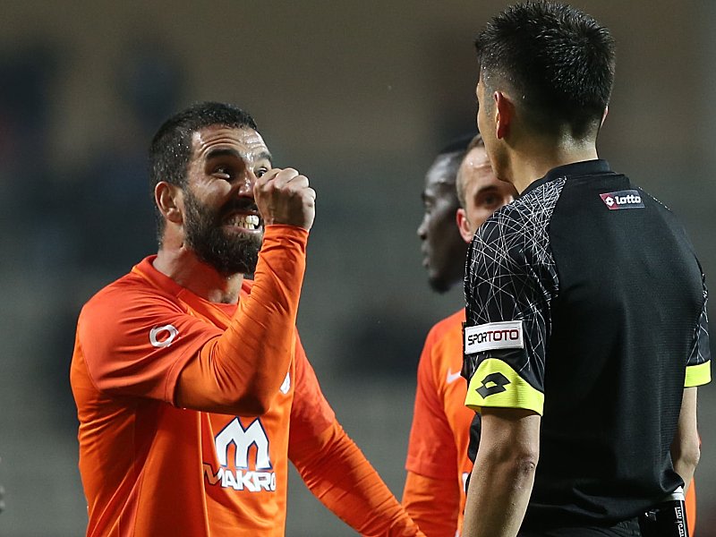 Arda Turan (li.)
