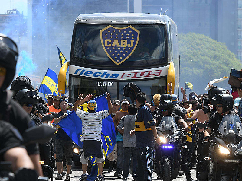 Finale Verlegt Attacke Auf Bus Der Boca Juniors Kicker